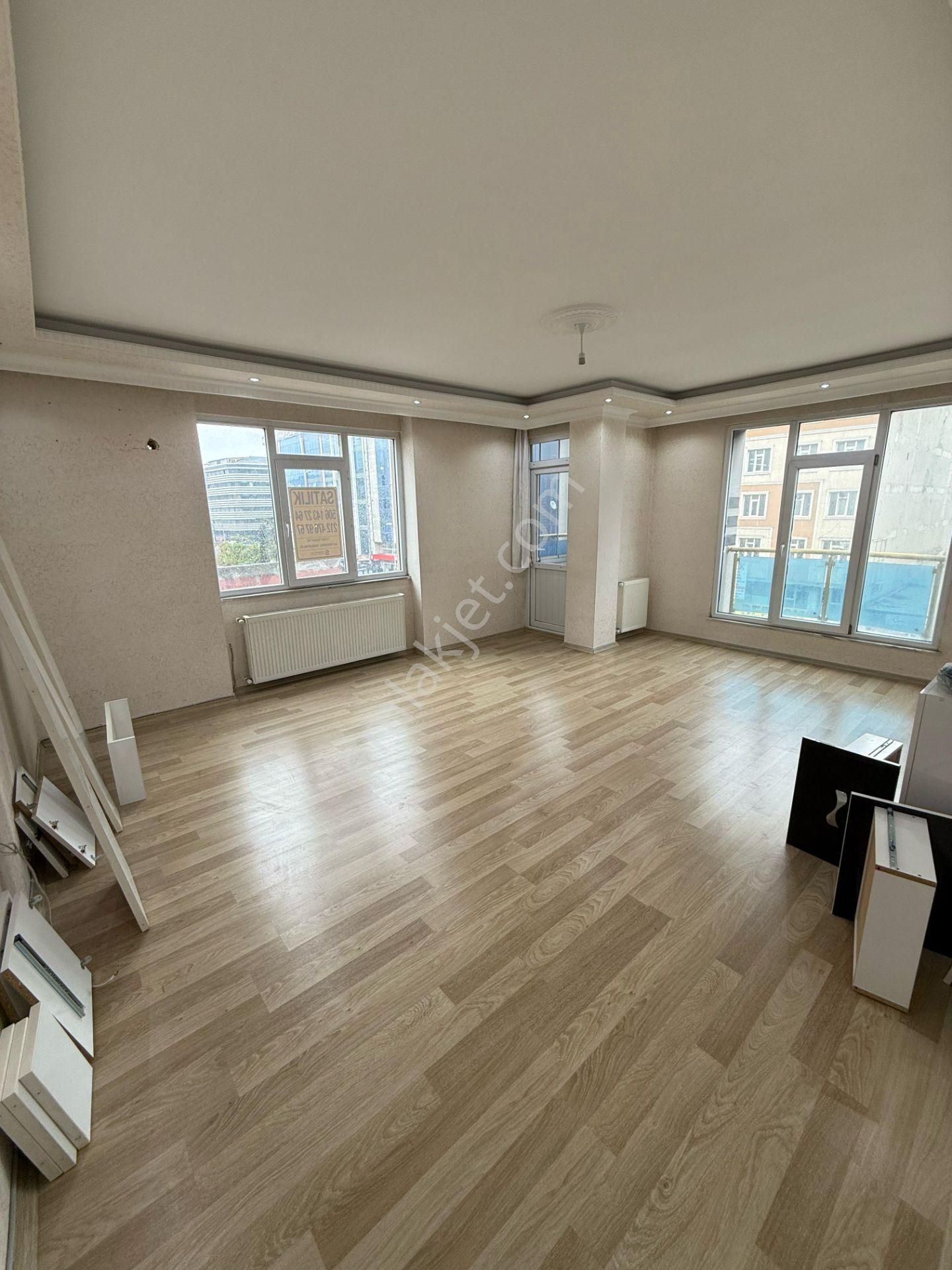 İsmetpaşa'da 3+1 135 M2 Tramvaya Cephe Lüx Ortakat Satılık Daire