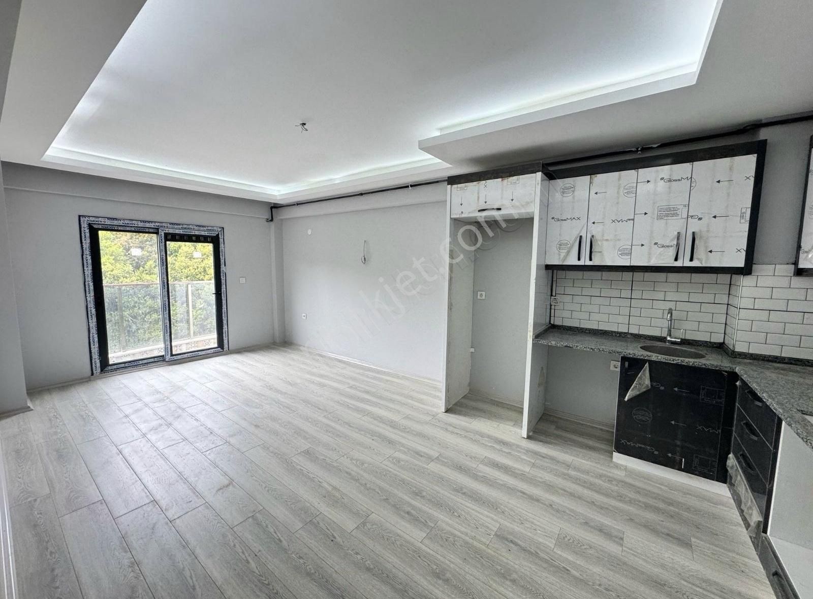 Ege Yaşamdan. 2+1sıfır Asansörlü Panjurlu Yerden Isıtmalı Daire.