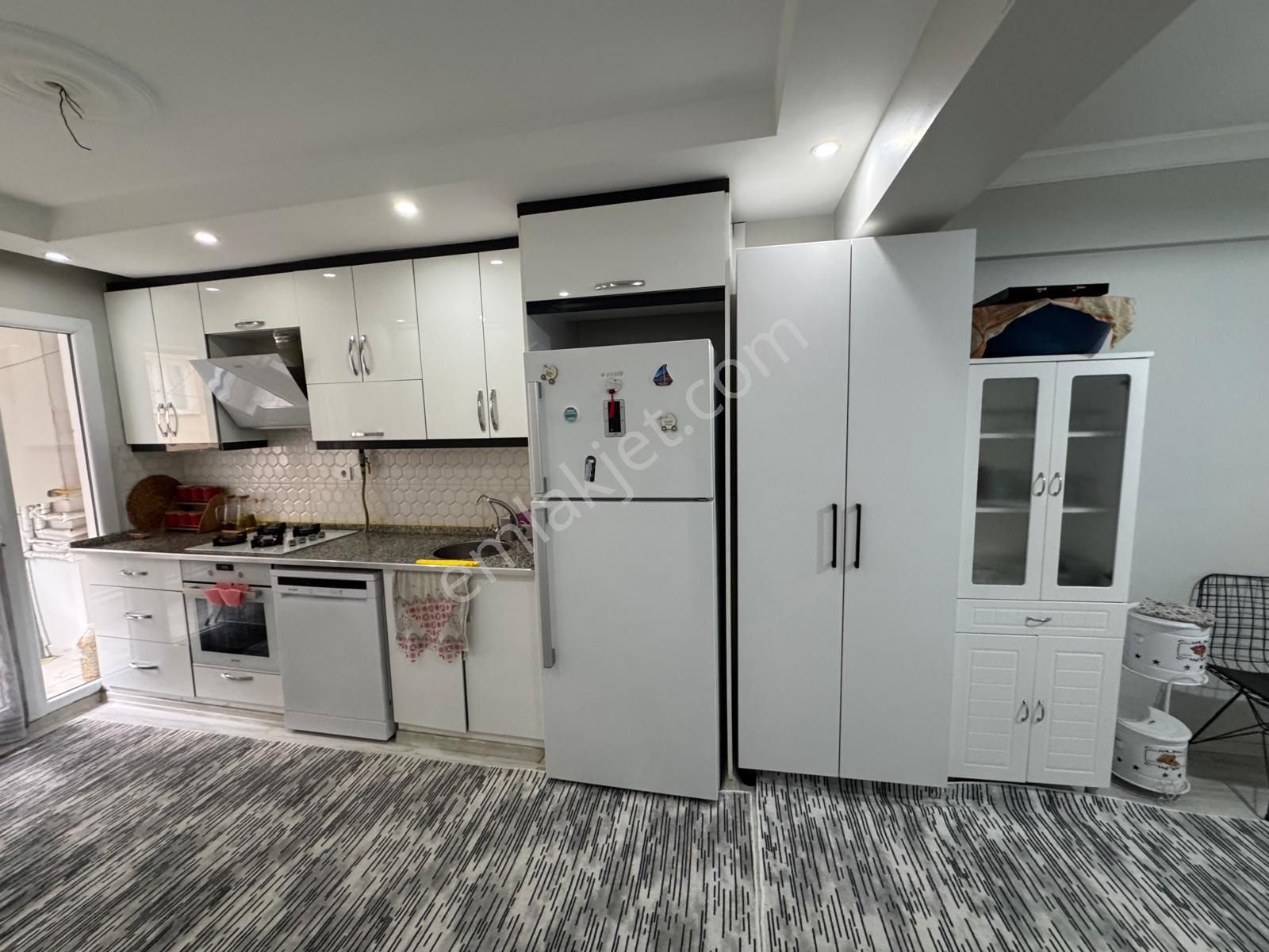 Yörük Emlaktan Bozkurt Mah. Kırgız Sokak Üzeri 120 M2 3+1