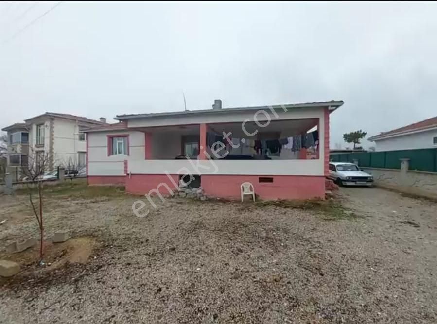 Yaşamkent Emlaktan Uyghun Fiyatlı Gölhisarda Müstakil Ev