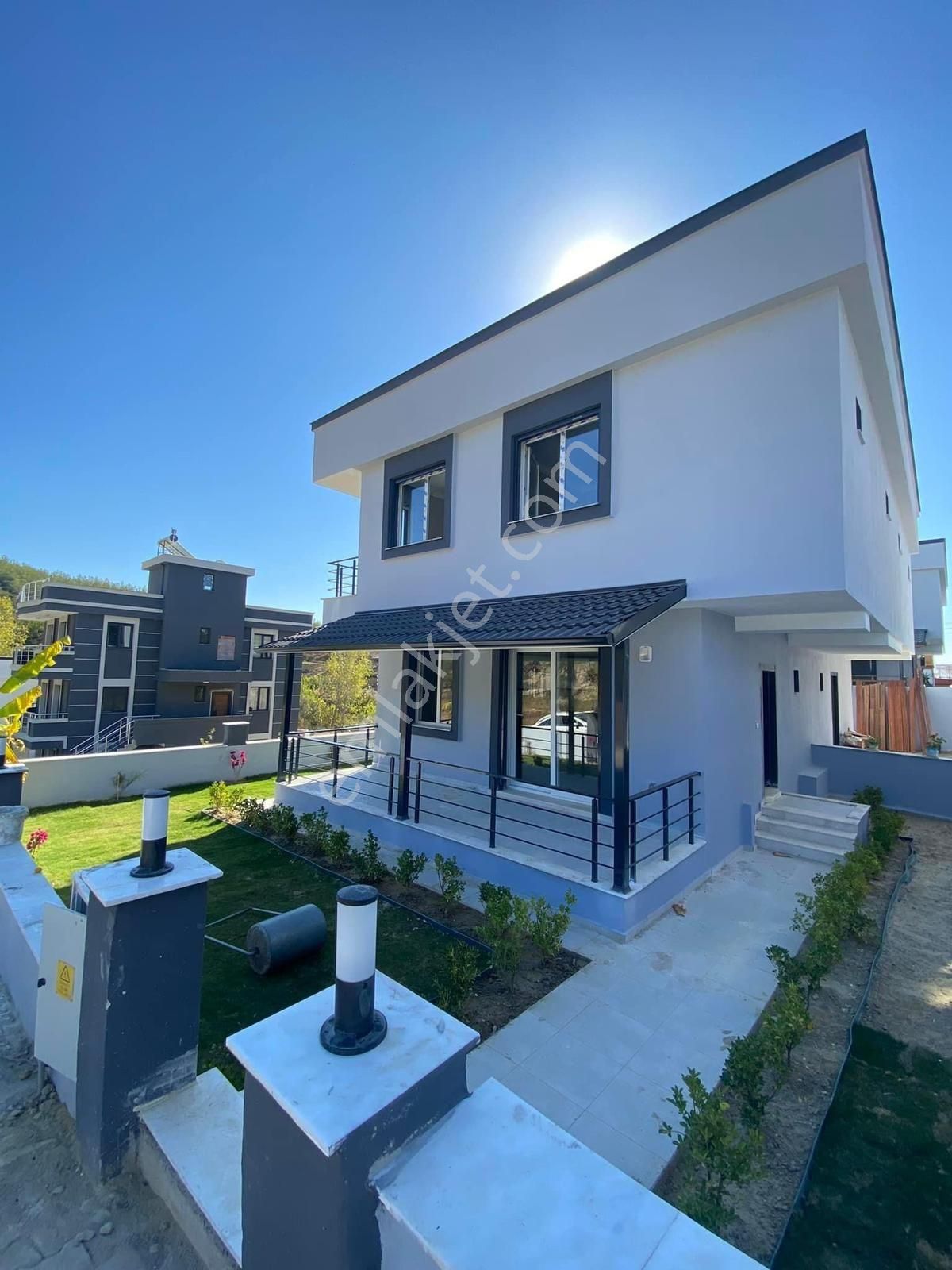 Seferihisar Ürkmez De Sönmez Yapı Dan Satılık 3+1 Geniş Ferah Villa Denize Yürüme Mesafesinde - Görsel 2