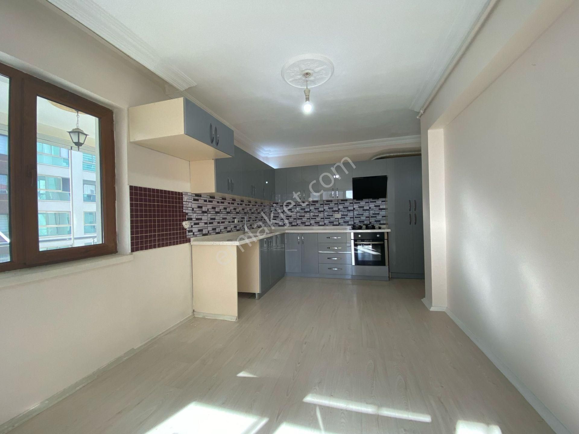 Nasip Emlak Satılık 3+1 Çift Banyolu Kilerli Teras Balkonlu Site İçersinde Daire
