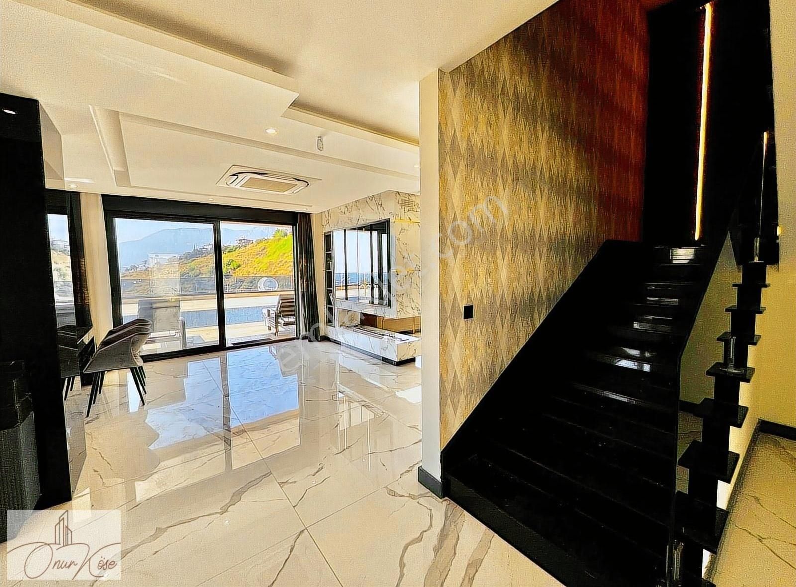 Alanya Kargıcakta Lüks Deniz Manzaralı 4+2 Triblex Villa - Görsel 25