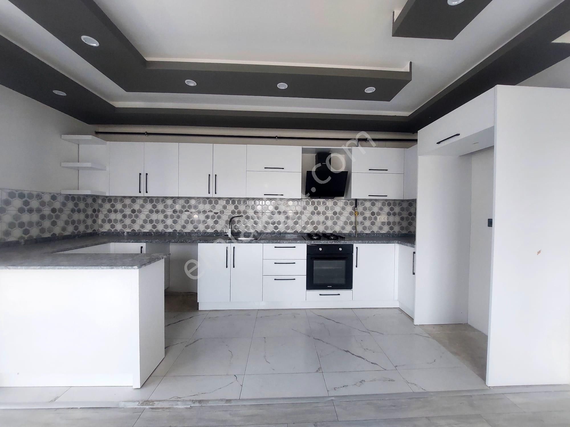 Gürselpaşa Mahallesinde Site İçerisinde Yüzme Havuzlu 3+1+çb+go D.gazlı Daire