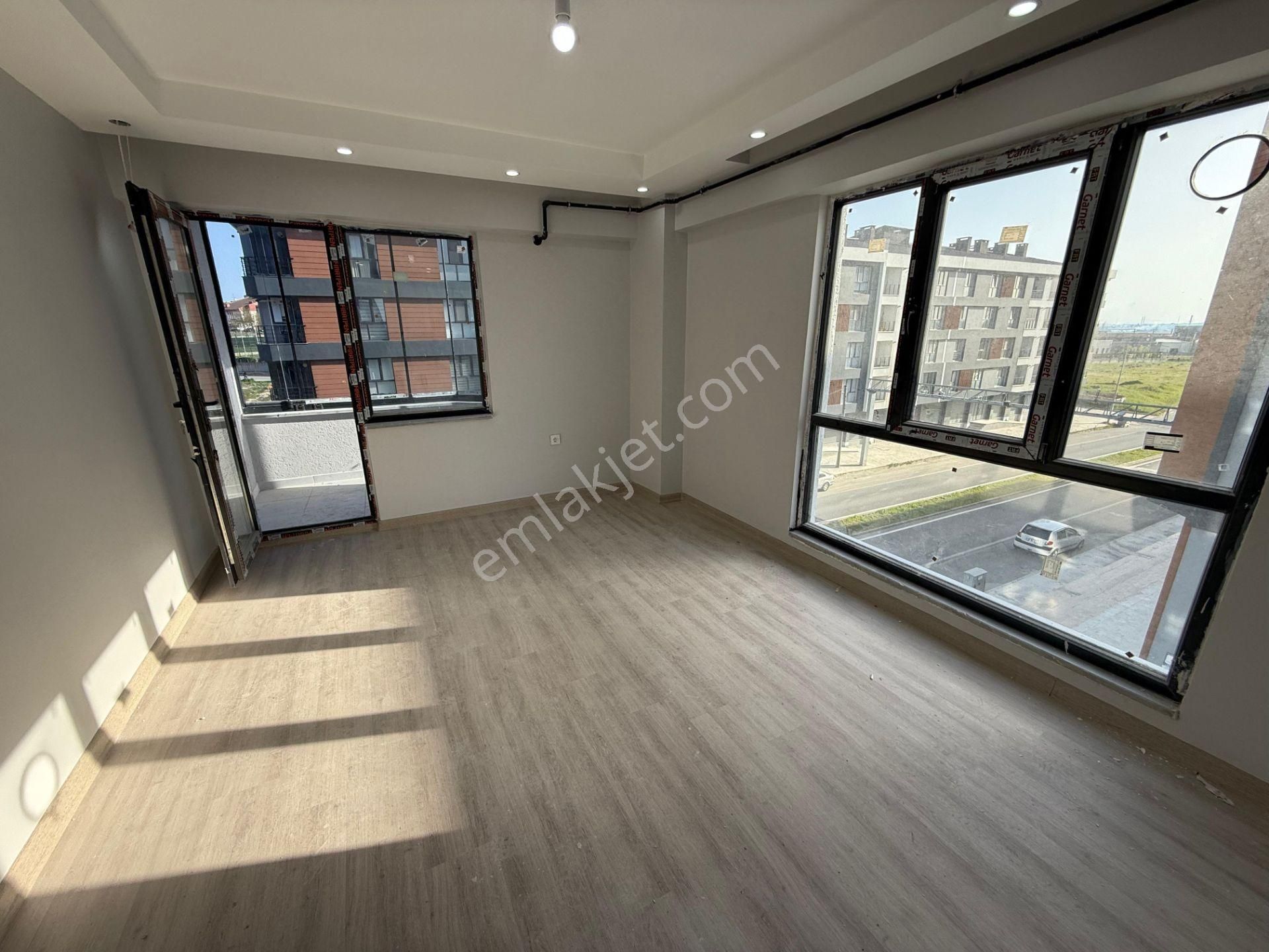 Kapaklı Yıldızkent Balkonlu Ara Kat Yatırımlık 1+1 Satılık Daire