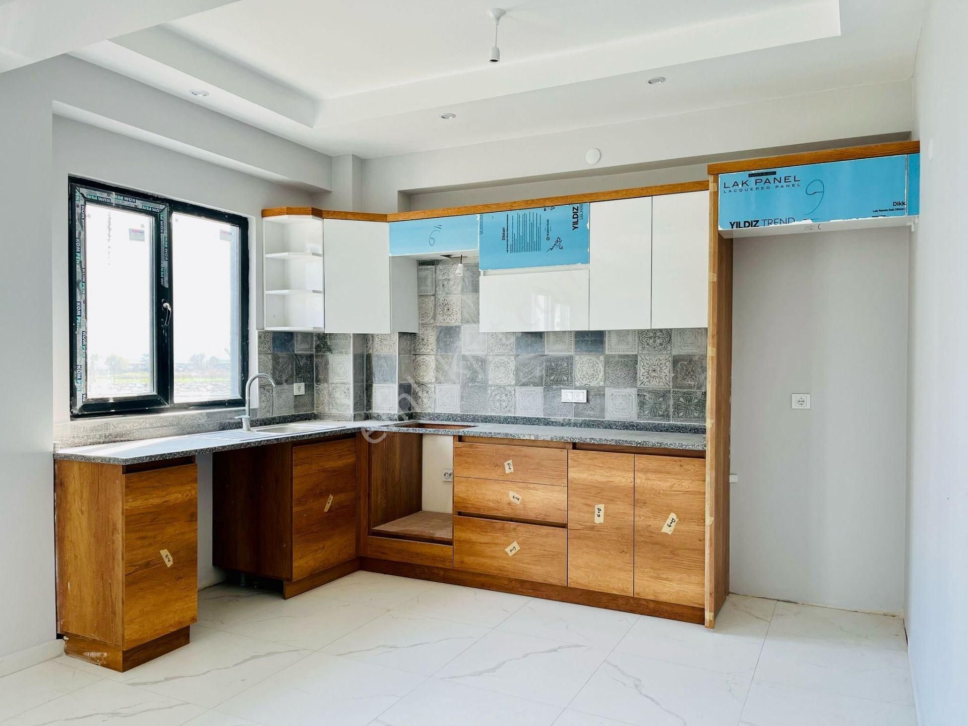 Yükselden Altınkumda Geniş Salonuyla Şahane Satılık 1+1 Daire