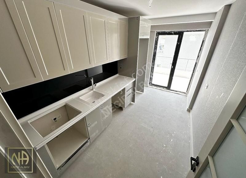 Necip Albay'dan Öveçler Mah.teras Balkonlu 2+1 Full Yapılı Daire