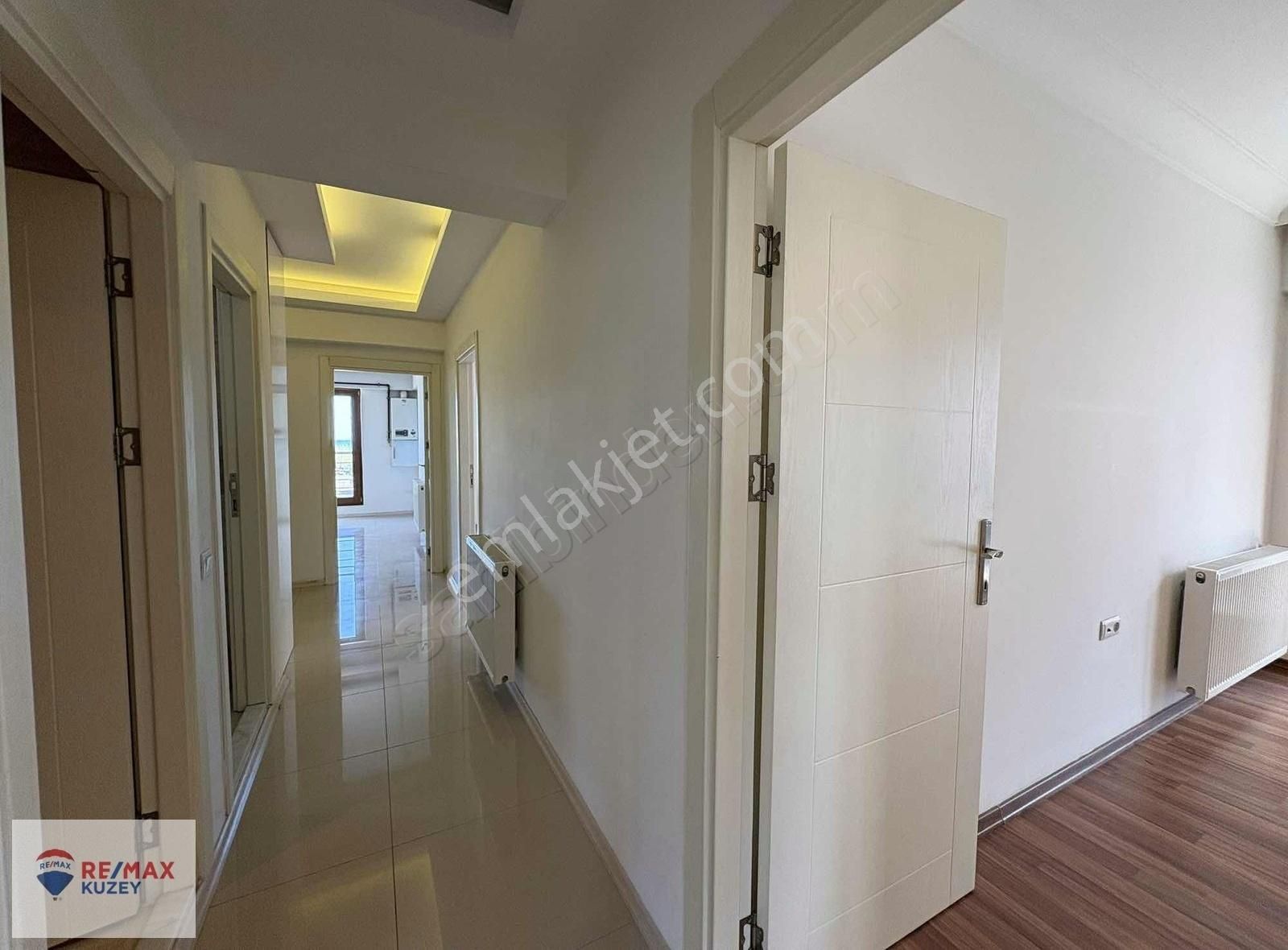 Marinada Kiralık Deniz Manzaralı Harika Bir 2+1 Daire