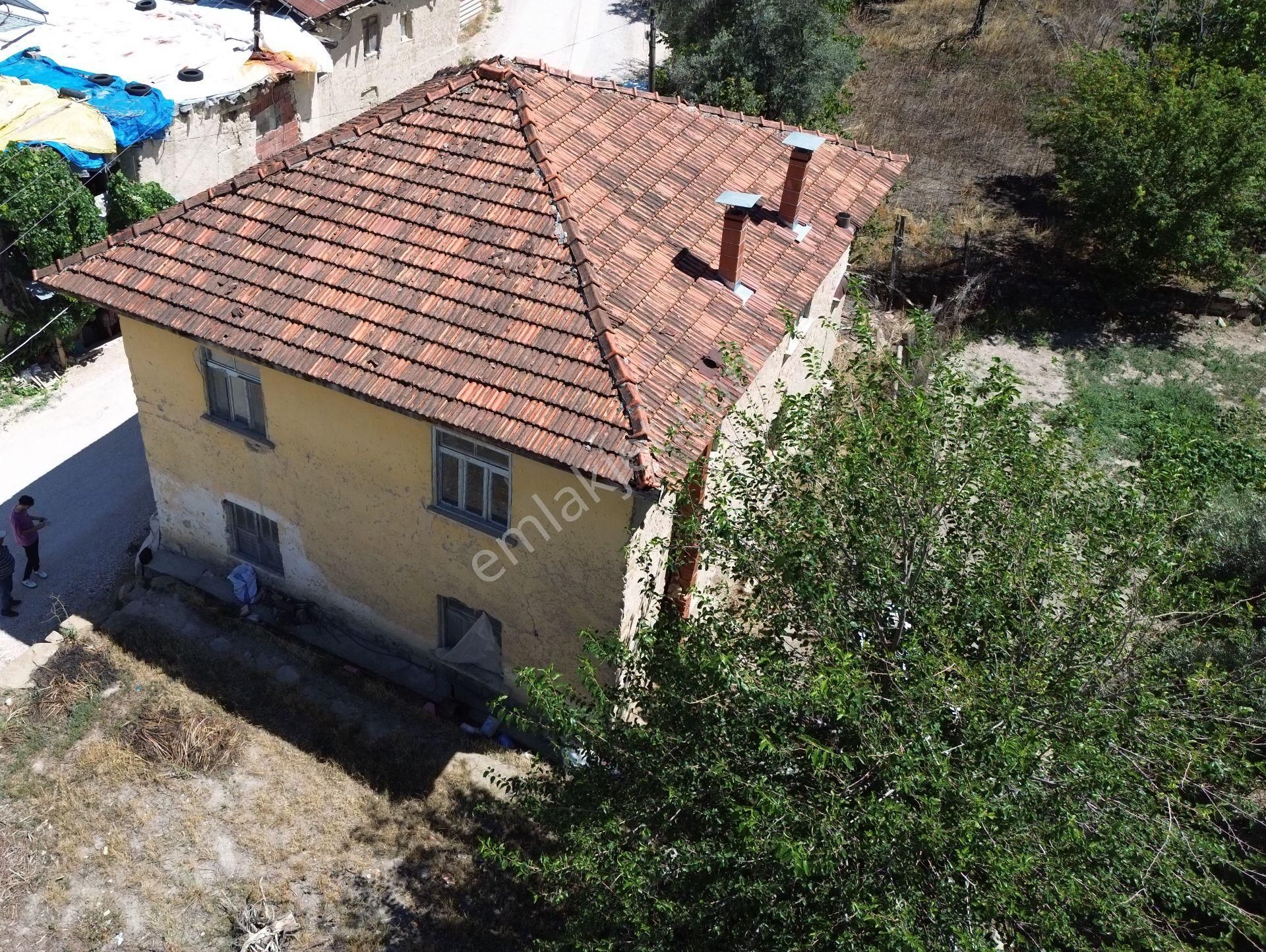 Korkuteli Yeltende Satılık Köyiçinde 475 M2 Arsası Ve Toplam 160 M2 Ev 2 Katlı - Görsel 4