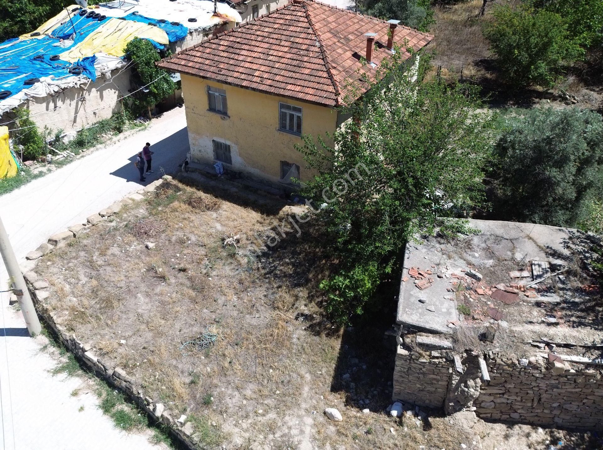 Korkuteli Yeltende Satılık Köyiçinde 475 M2 Arsası Ve Toplam 160 M2 Ev 2 Katlı - Görsel 2