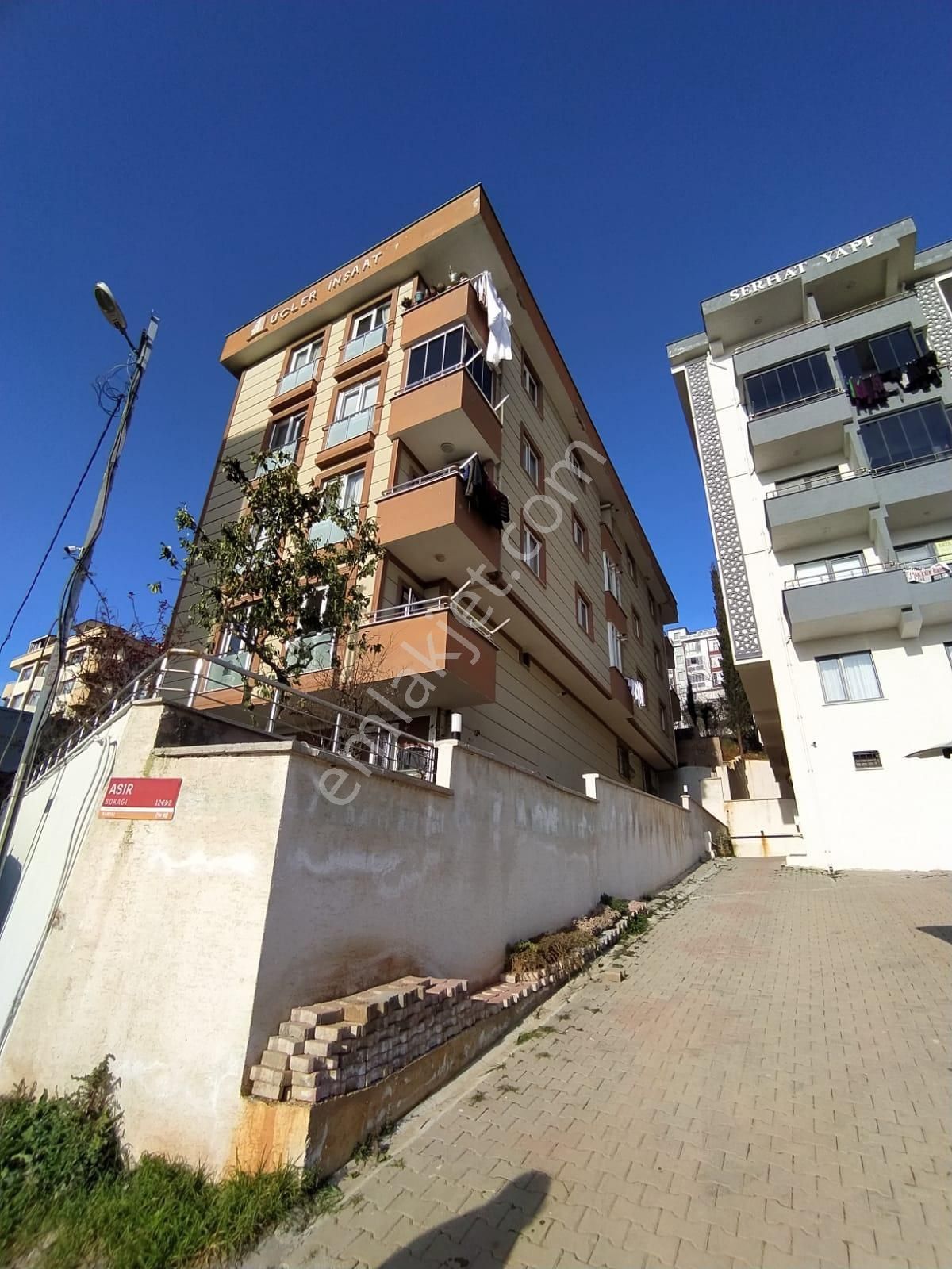 Mertcan Dan Yakacık Meydana Yürüme Arakat 2+1 Kapalı Balkonlu