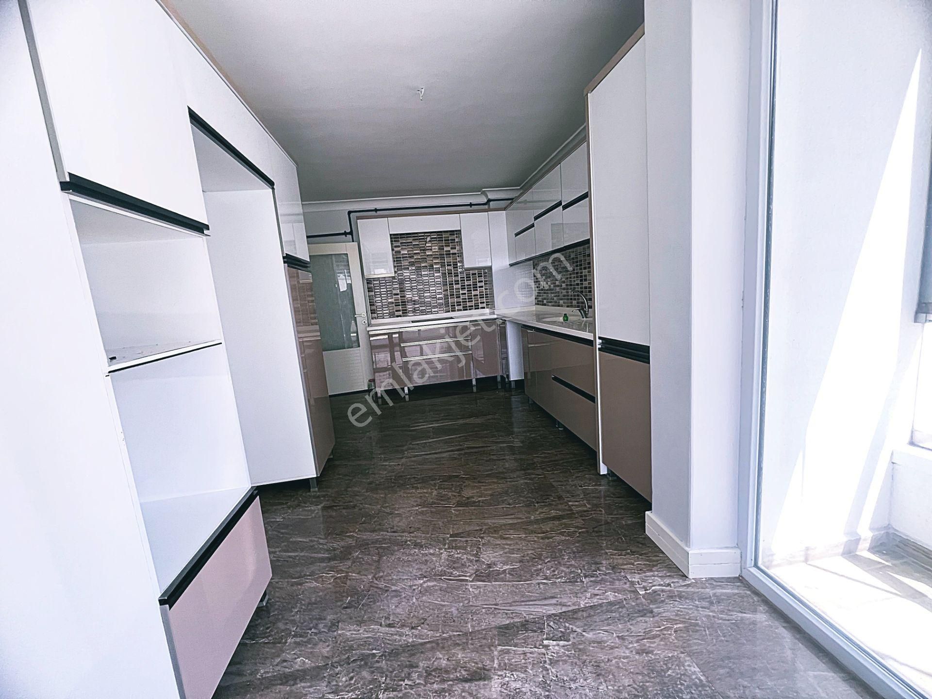Cihandan Güventepe Mah Veysel Şatıroğlu Cad Üzeri 4+1 Daire