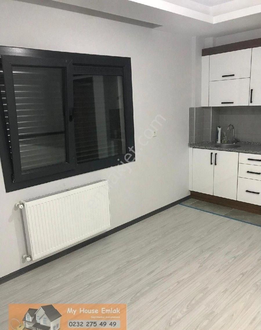 Buca Yaylacık Mahallesi'nde Satılık 2+0 Balkonlu Asansörlü Daire