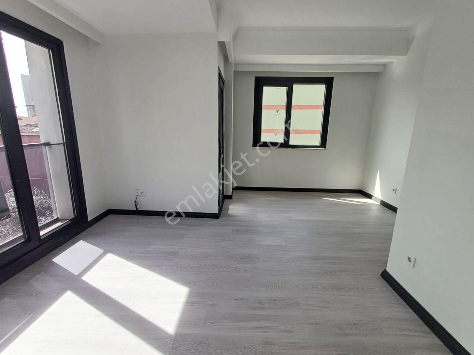 Mertcan Dan Adnan Kahveci Metroya Yürüme 2+1 Açık Balkonlu