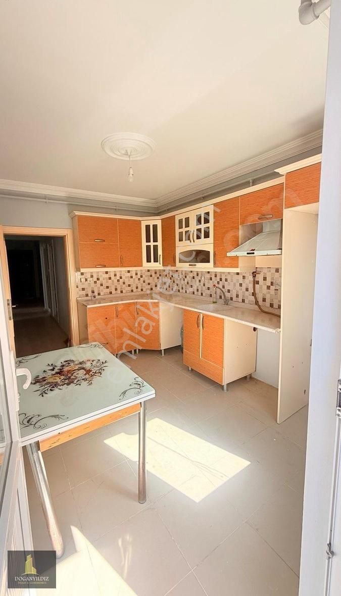 Kiralık 2+1 Arakat Daire Merkezi Konum Cadde Üstü