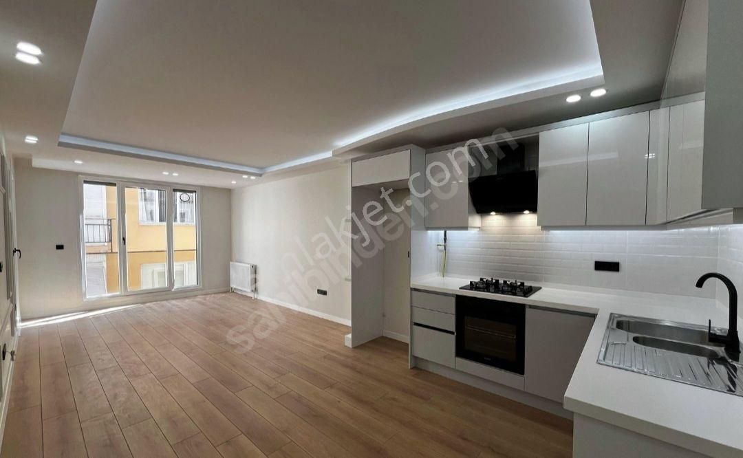 Küçükyalıda Nezih Yeni Bina 2+1 Satılık Full Yapılı