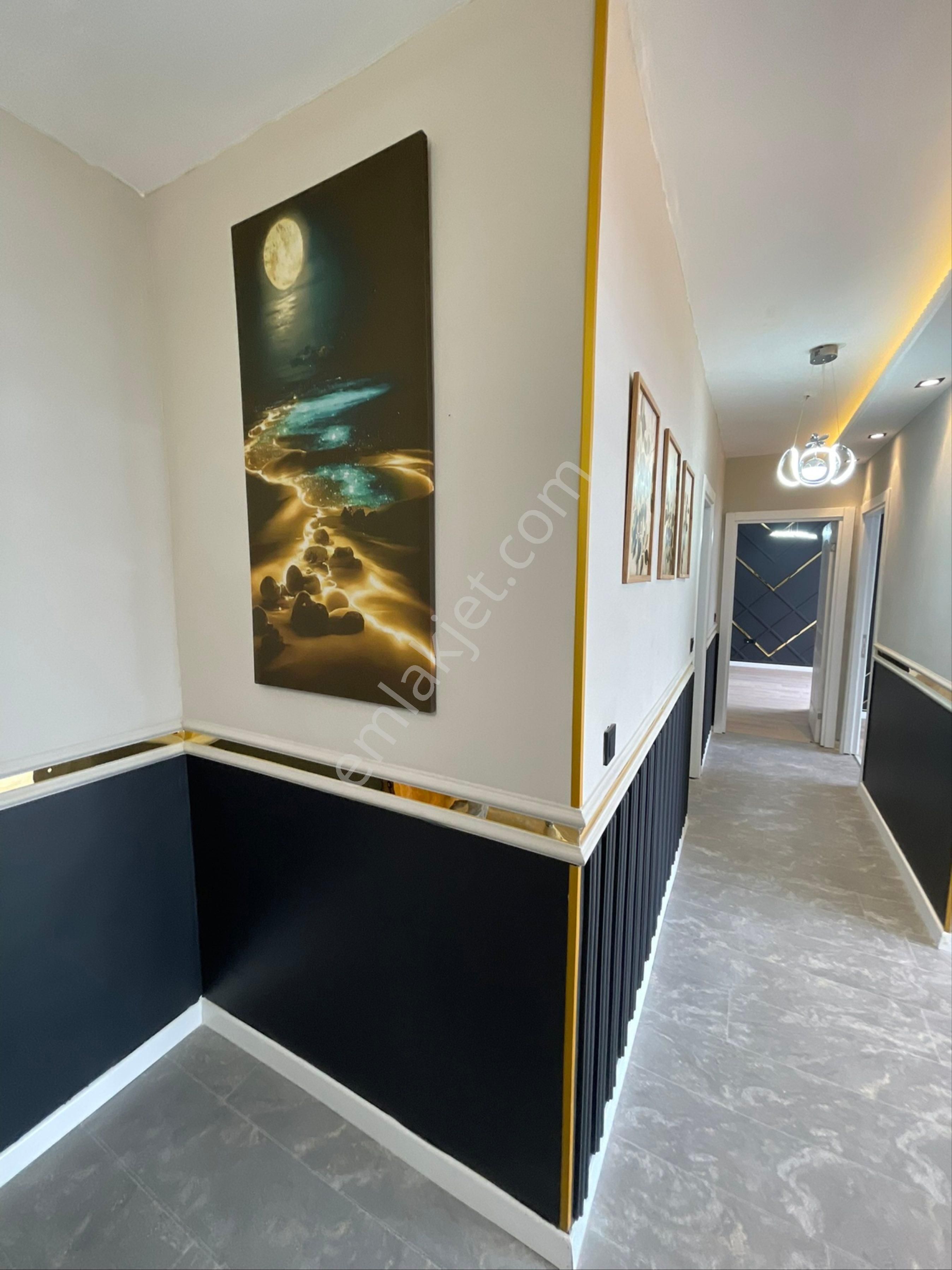 Site İçi 2+1 Lüks Dekorlu Metrobüse Yakın - Görsel 3