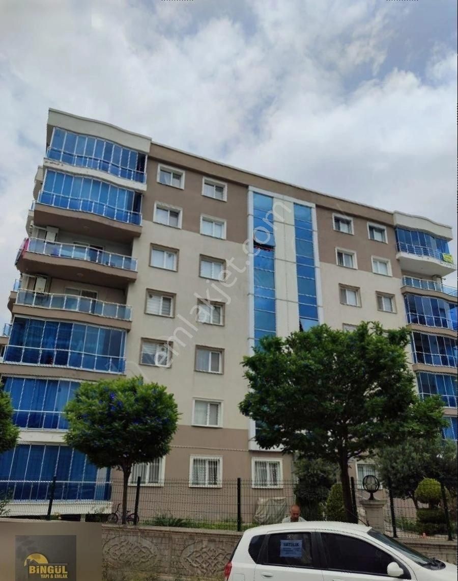 Bingül'den Satılık Kent 2 İstiklal Mah. 3+1 Kapalı Mutfak Daire