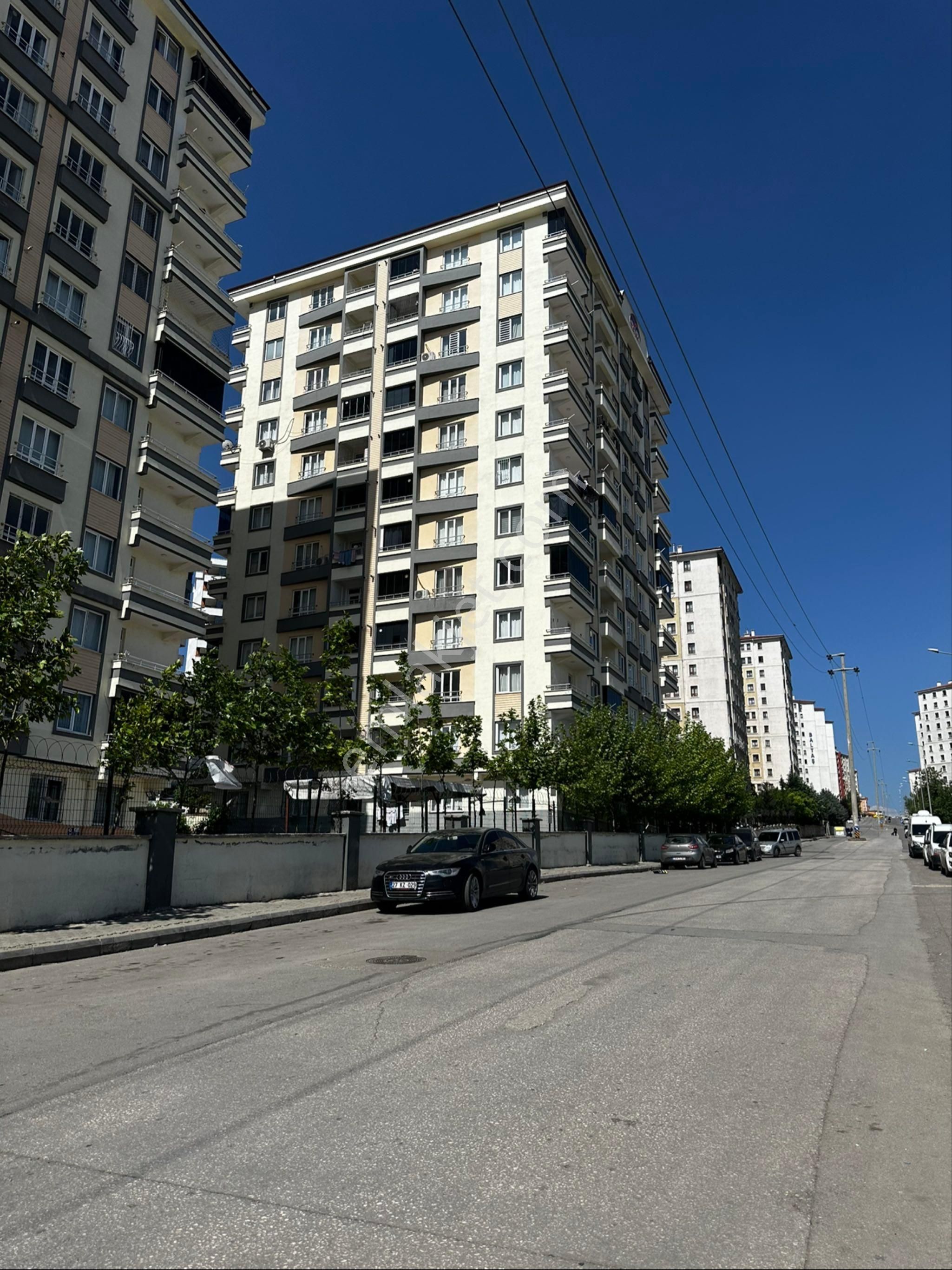 2+1 11 Katlı 4.kat Cüneydoğu 2.350.000₺