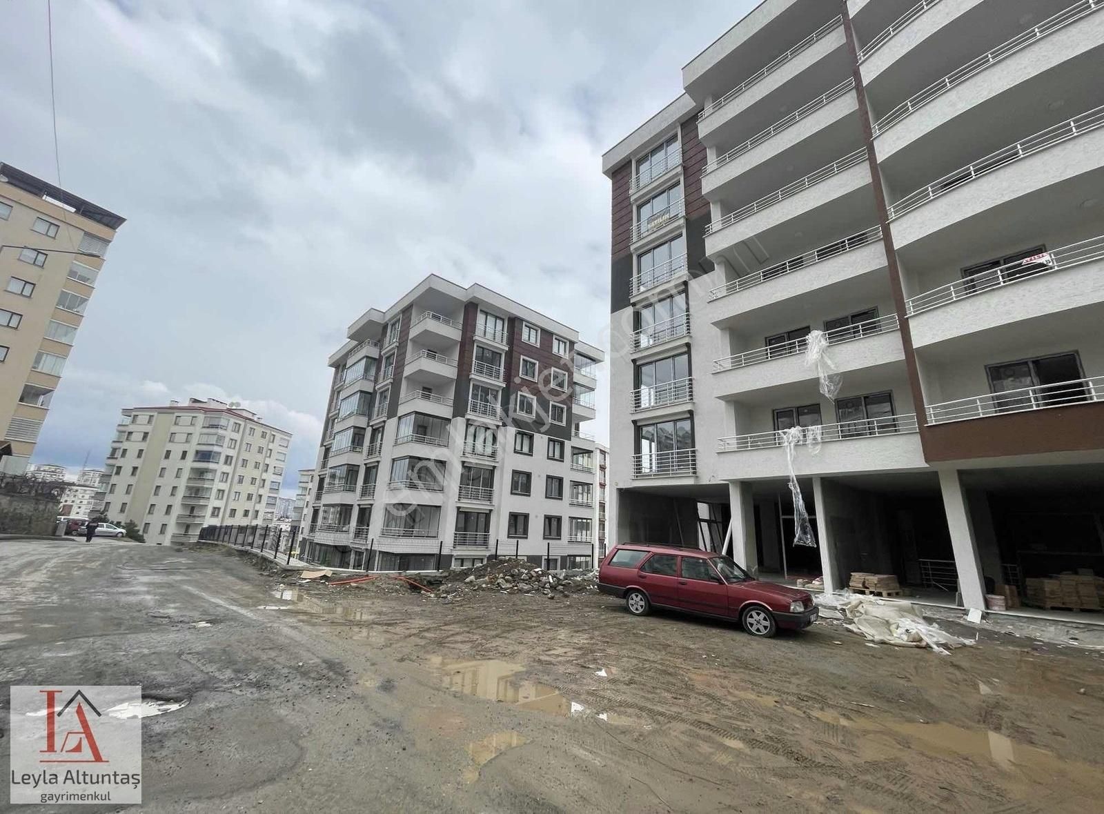 Trabzon Çukurçayırda Satılık Ferah 1+1 Daire