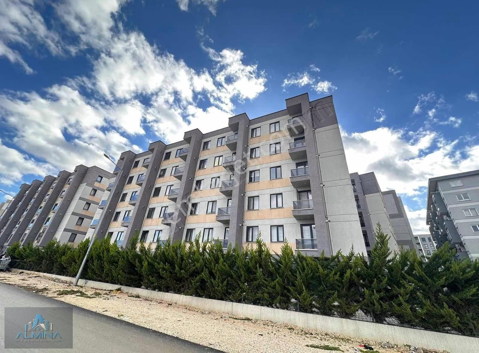 Almina'dan Manzara 180 Sitesinde Ferah Kiralık Lüks Daire