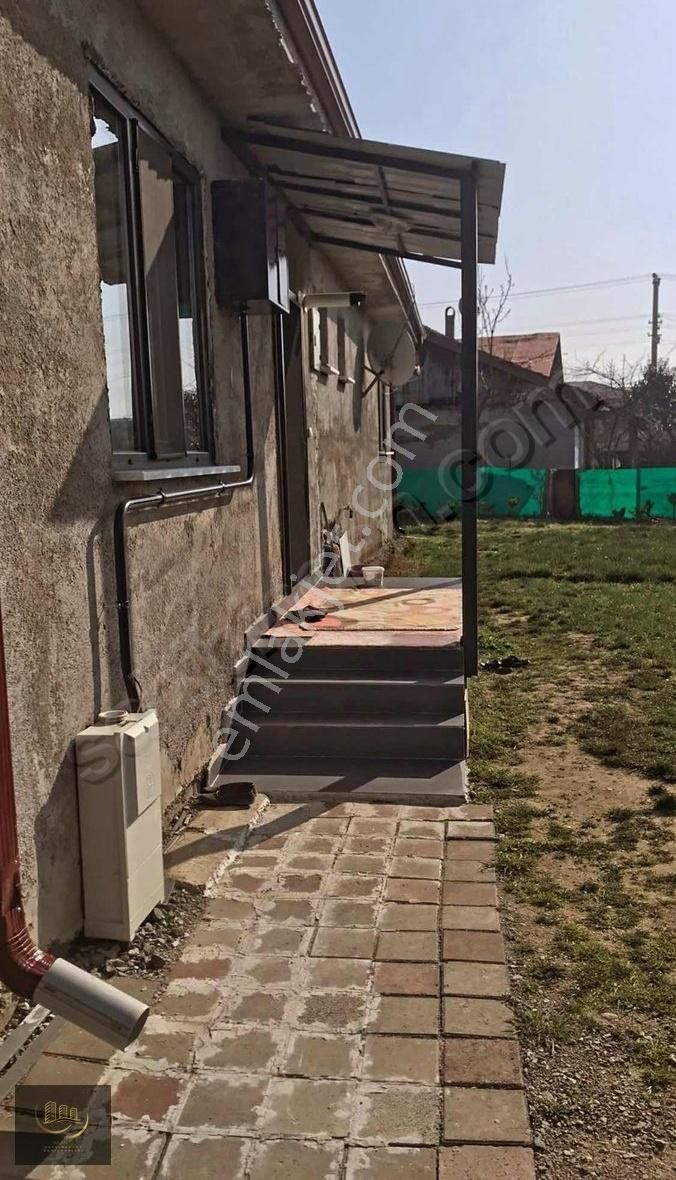 Sakarya Hendek'de Müstakil Ev Ve Arsa !