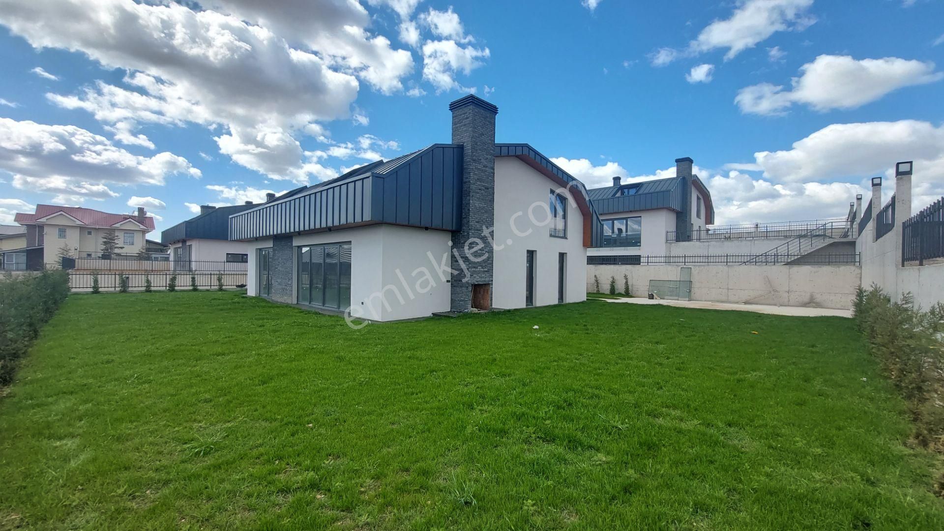 Gölbaşı Karşıyaka Da Sıfır Site İçinde Full Yapılı İskanlı Villa
