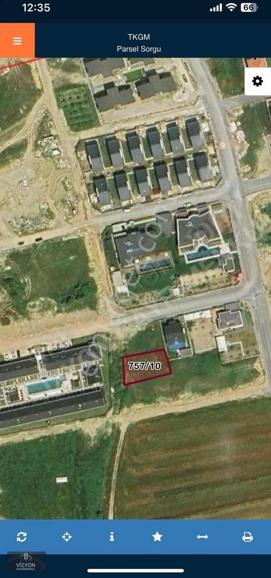Villalar Bölgesi Özel Konumda Satılık Arsa