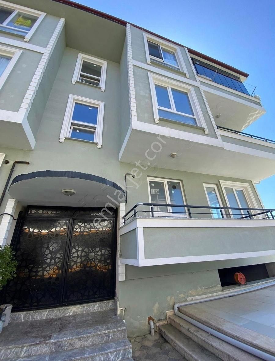 Yalı Mah. 3 Katta Kombi Petek Cam Balkonlu Havuz Cephe Geniş M2