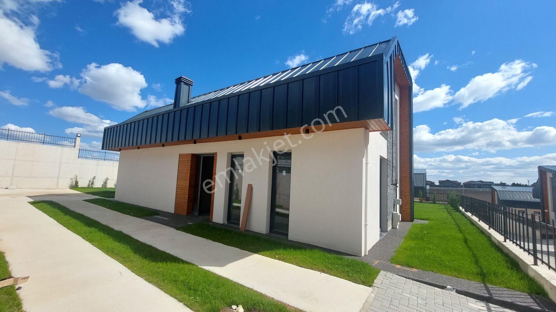 Gölbaşı Karşıyaka Da Sıfır Site İçinde Full Yapılı İskanlı Villa