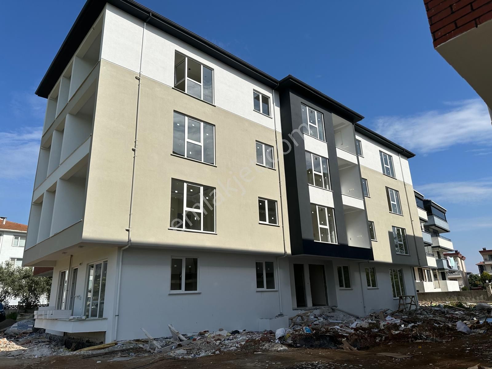 Çanakkale Biga Sakarya Mahallesi Çan Caddesi Üzeri 2+1 Satılık Lüks Daire