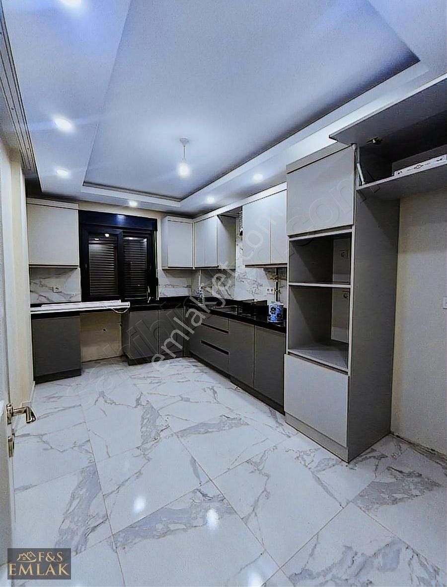 Döşemealtında Havuzlu Güvenlikli Sitede Kiralık 2+1