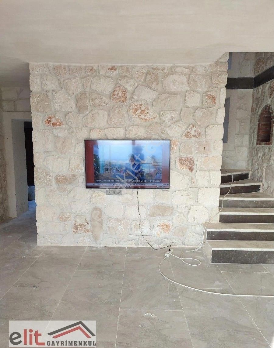 Elit Gayrimenkul Den Kaş Belkonak Da 6300metre Kare Tarla Ve Taş Evi
