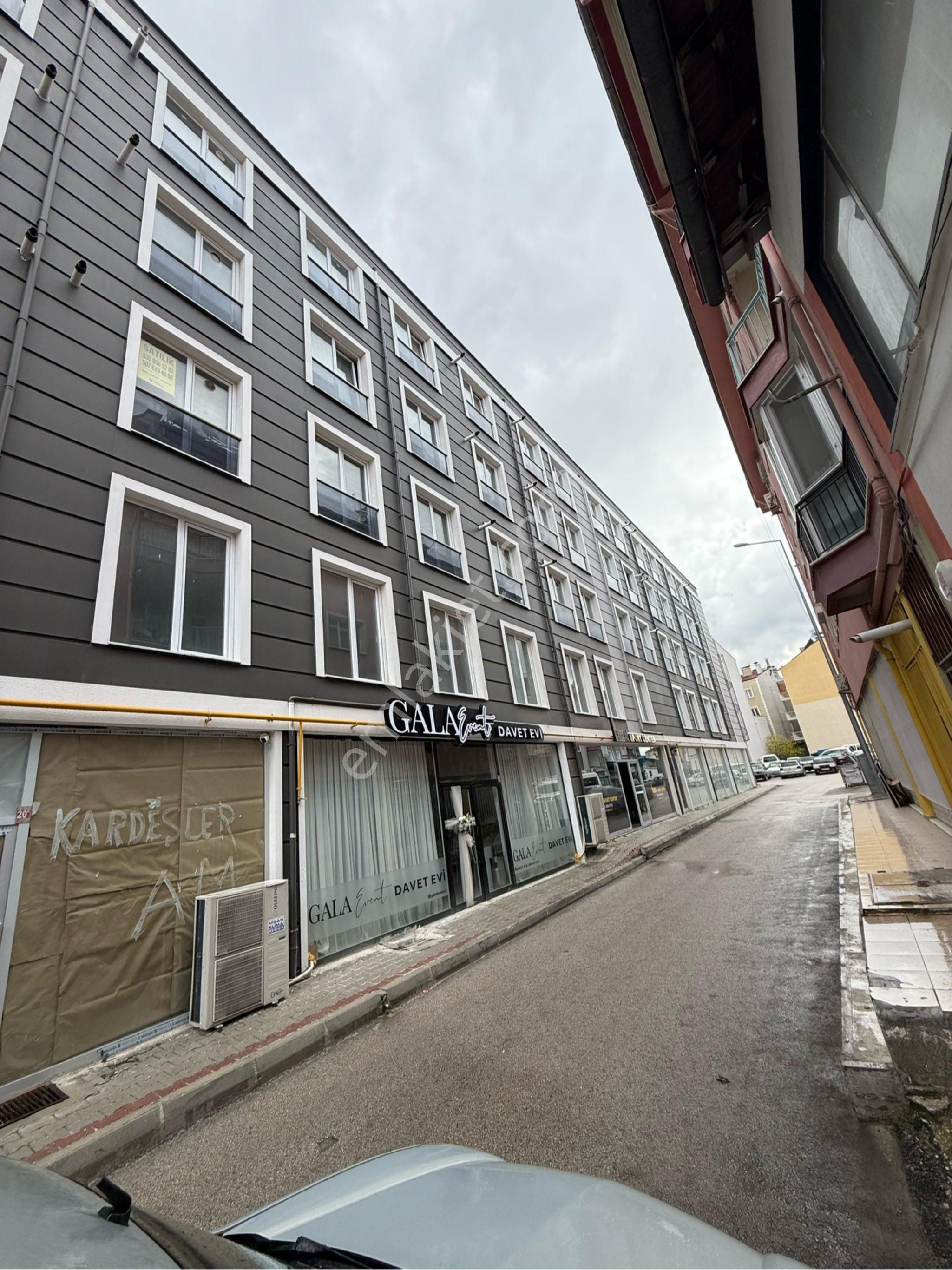 İnal Emlaktan Merkezde Eşyalı Kiracılı Satılık 1+1 55 M2 Daire