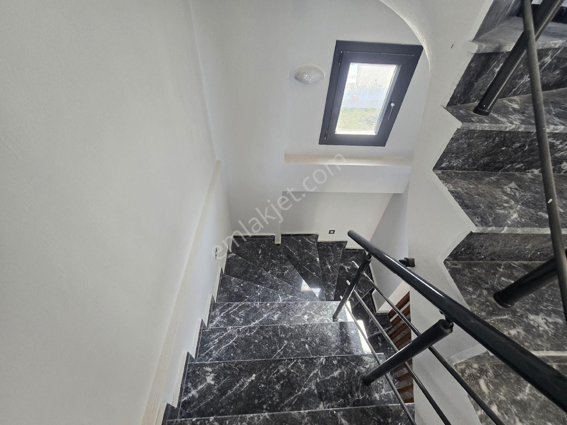 Seferihisar Ürkmez Atatürk Te2+1yazlık Villa Deniz Manzaralı - Görsel 20