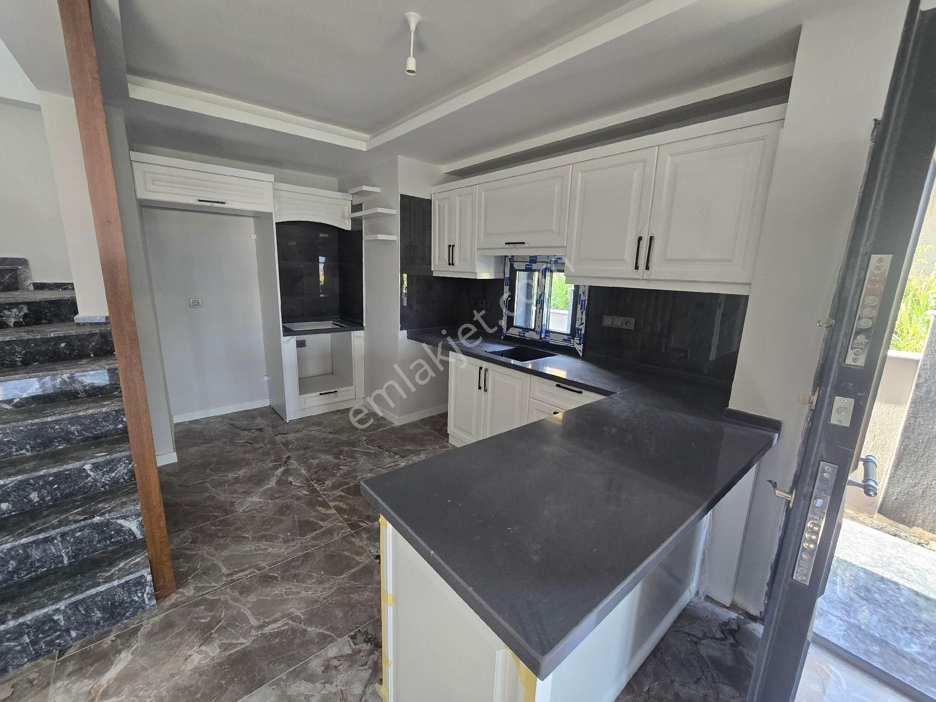 Seferihisar Ürkmez Atatürk Te2+1yazlık Villa Deniz Manzaralı - Görsel 15