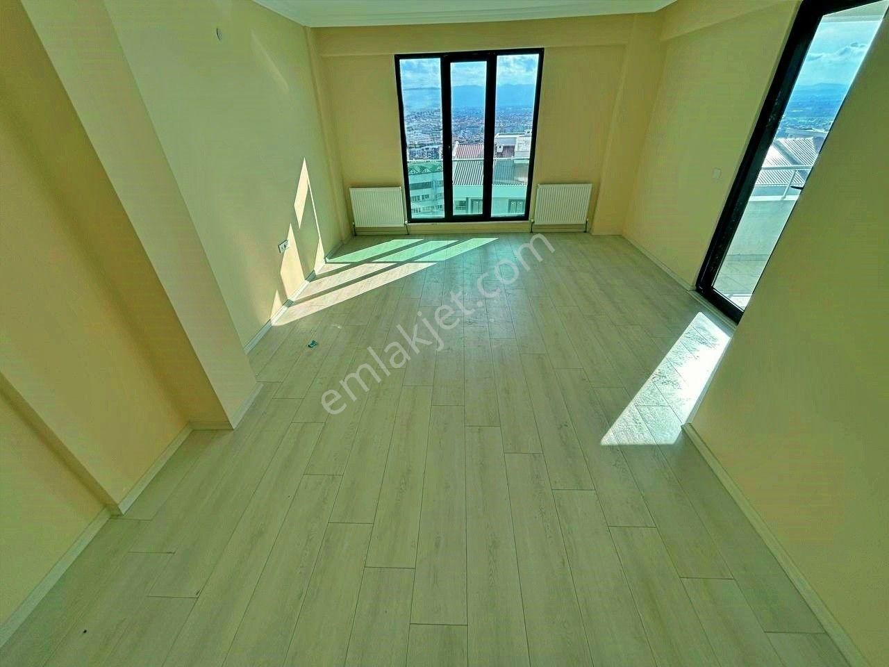 Uytundan Edremit'te Körfez Manzaralı Doğal Gazlı 3+1 Daire