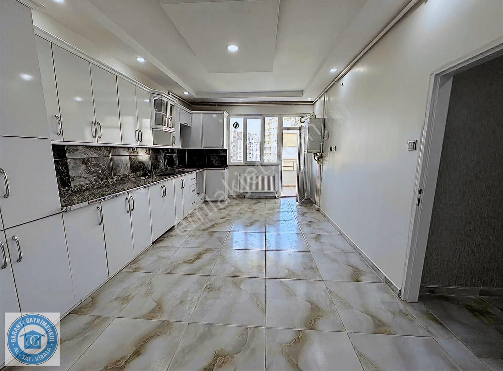 Musa Anter Caddesinde Satılık 3+1 Bakımlı Daire