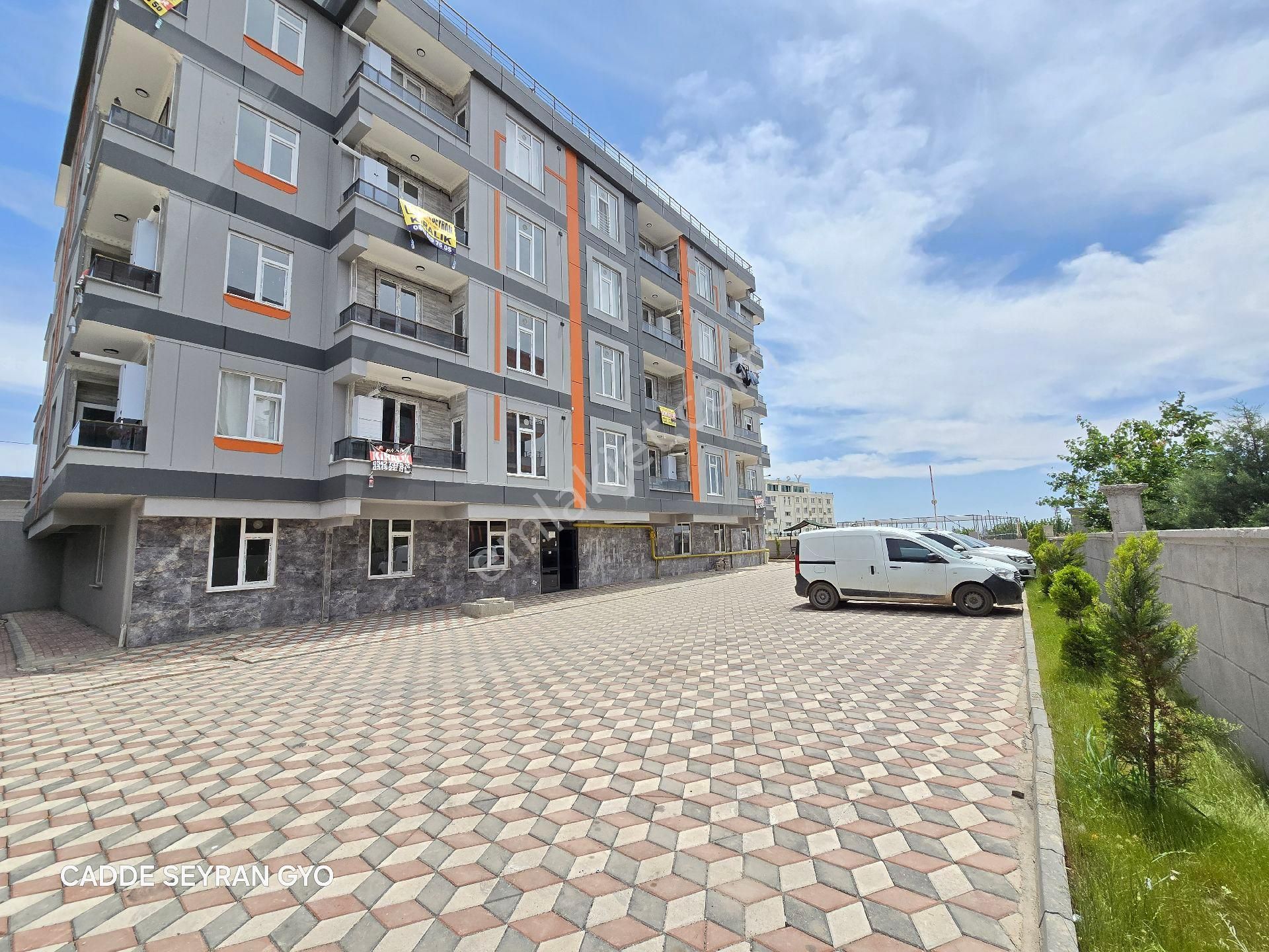 Cadde Seyran'dan Kiralık 1+1 55 M2 Arakat 3. Kat Sıfır (memura)