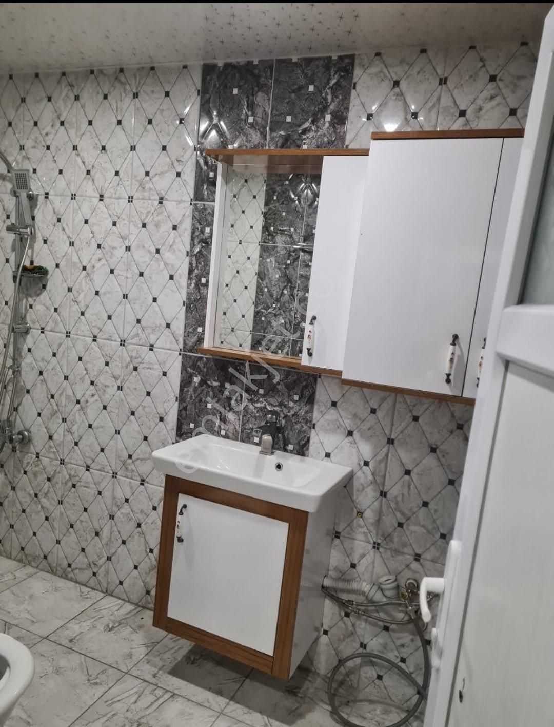 Lüxs Yapılı Aile Apartmanında Kiralık Daire