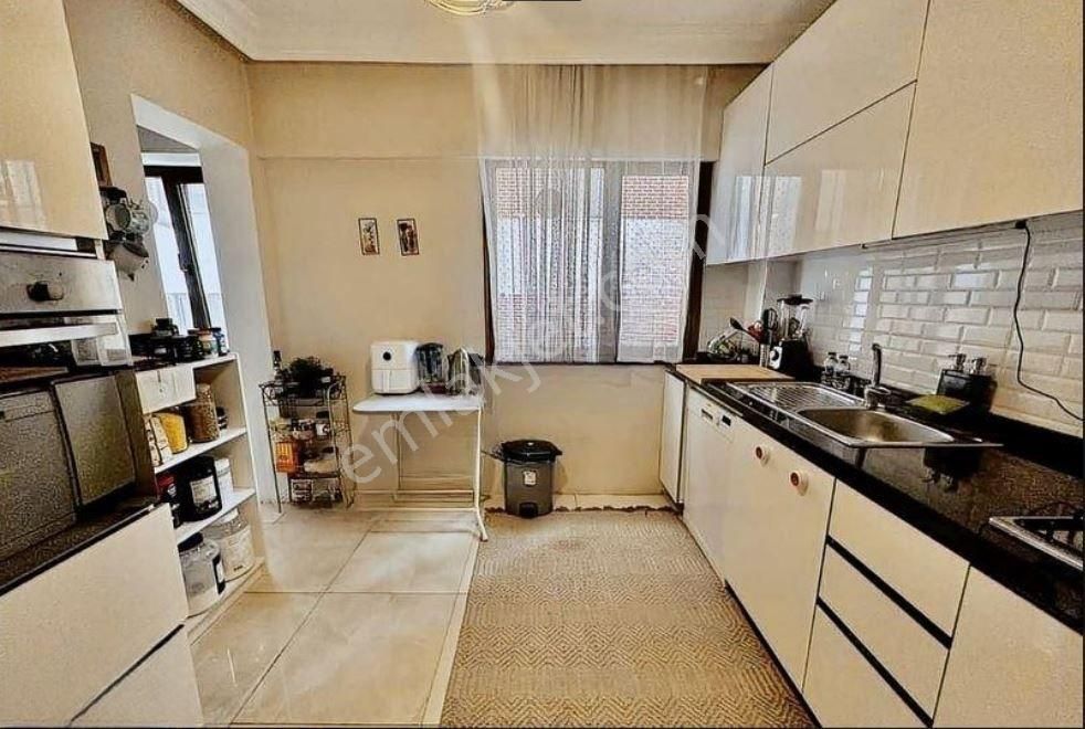 Bostancı Köprüsü Ve Metro Yakını Ara Katta 100 M2 Net 3+1 Daire