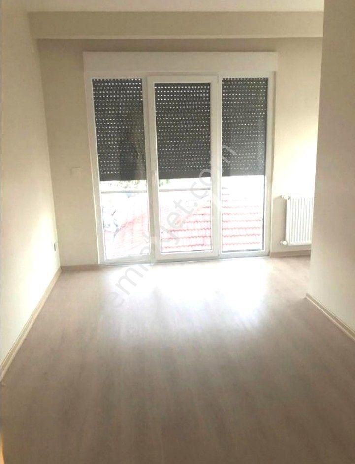 Eriş Emlak Dan Suadiye De İskanlı Çift Wc Boş Ara Kat 3+1 Daire