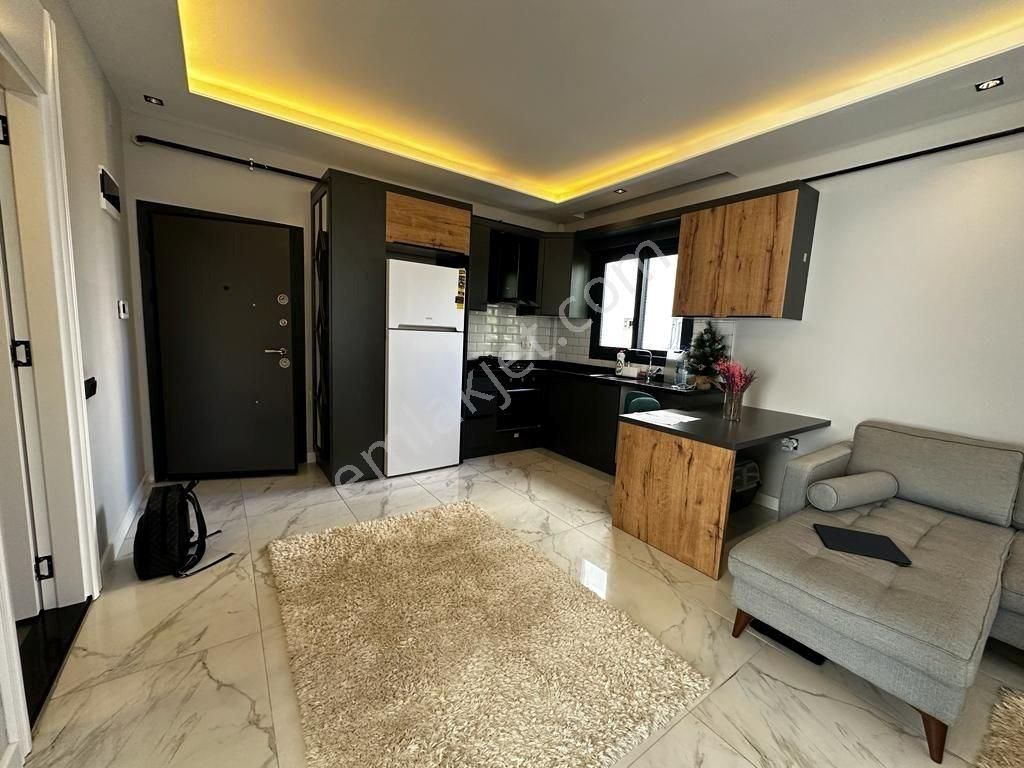 Han Emlak'tan Menderes Mah'de Lüx Eşyalı 1+1 Kiralık