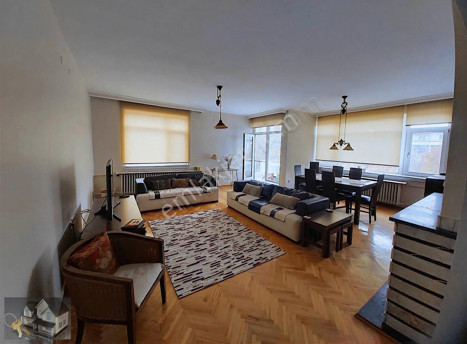 Paris Caddesi' Nde Elçilikler Yakınında Eşyalı 2 + 1