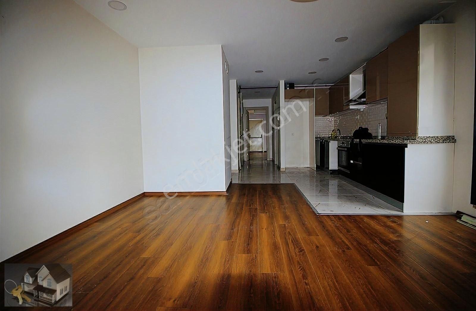 Kadıköy Kozyatağı Kazaskerde Minibüs Caddesi Yakını Kiralık1+1
