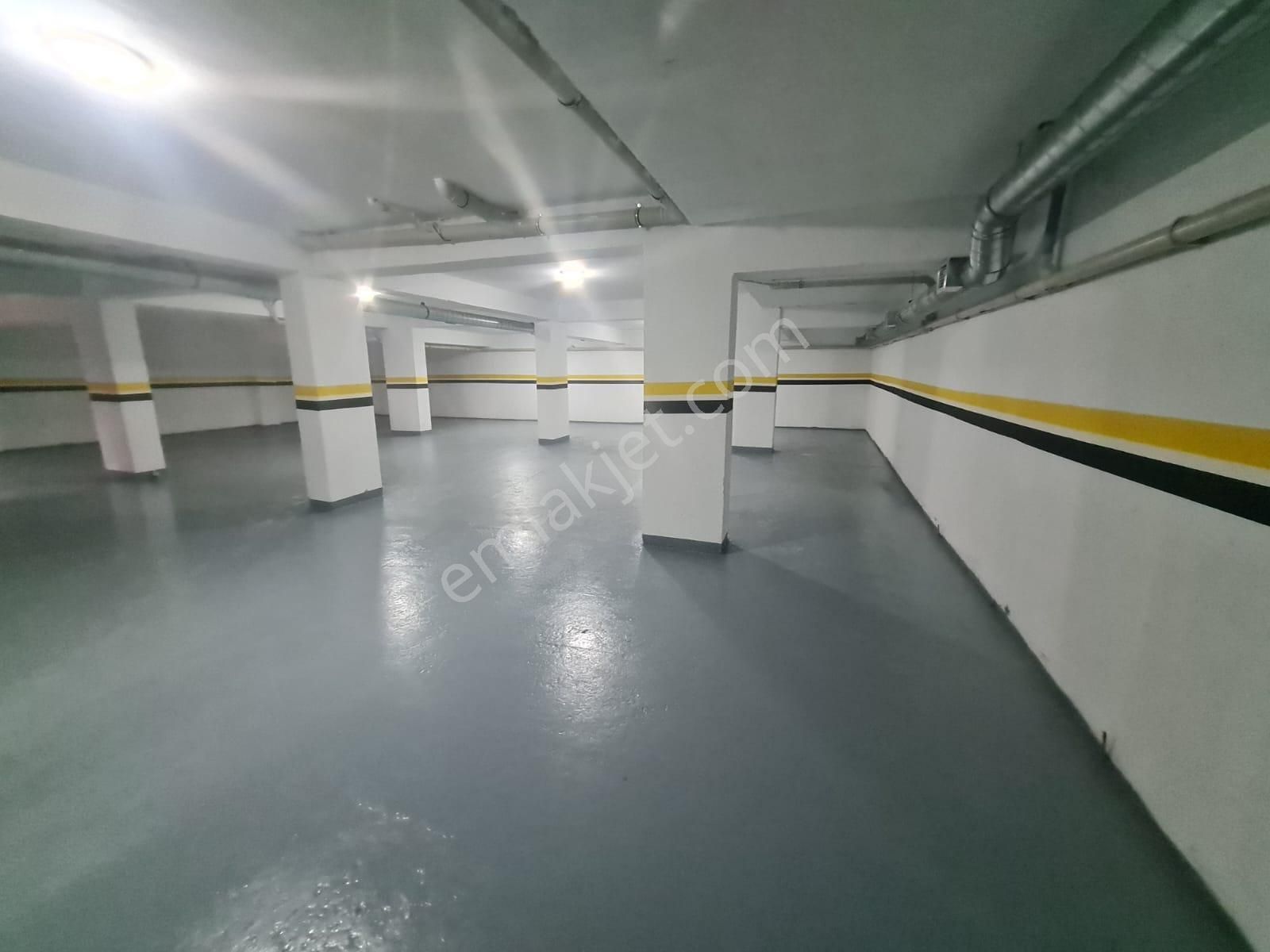Bahçelievler Merkezde Sıfır Binada Kapalı Otoparklı Düz Giriş 1+1