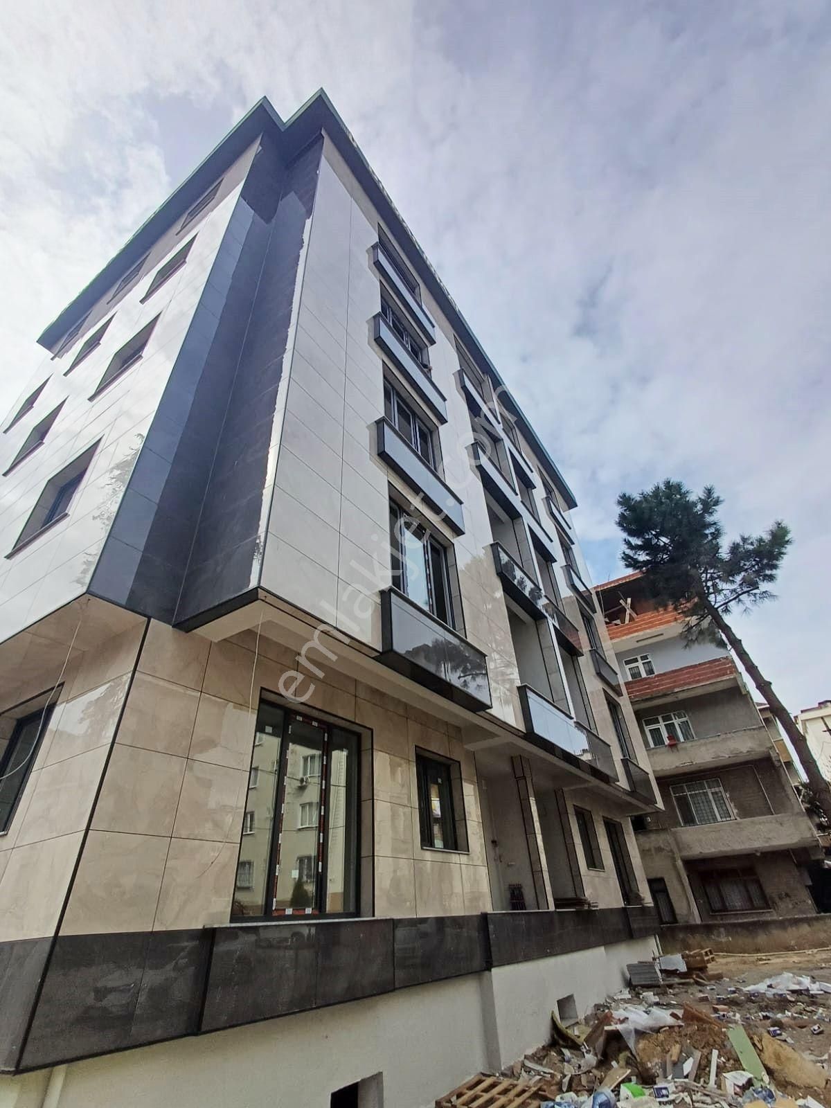 Topselvi Mah Adnan Kahveci Metroya Yürüme 2+1 Kat Seçenekli