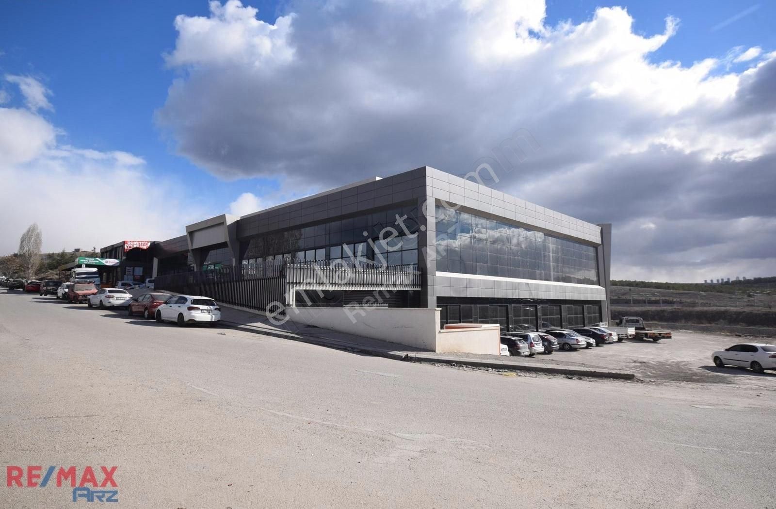 Şaşmaz Sanayi Sitesi'nde 380m2 Kiralık Dükkan