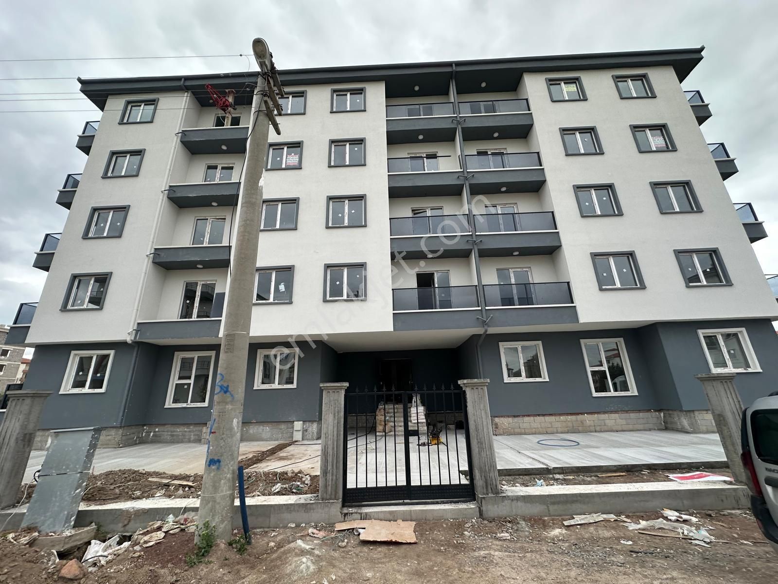Taşpınar Gayrimenkul'den Satılık Hacılar Harmaninda Bizim Market Loftlar Civarı 1+1 Yüksek Giriş