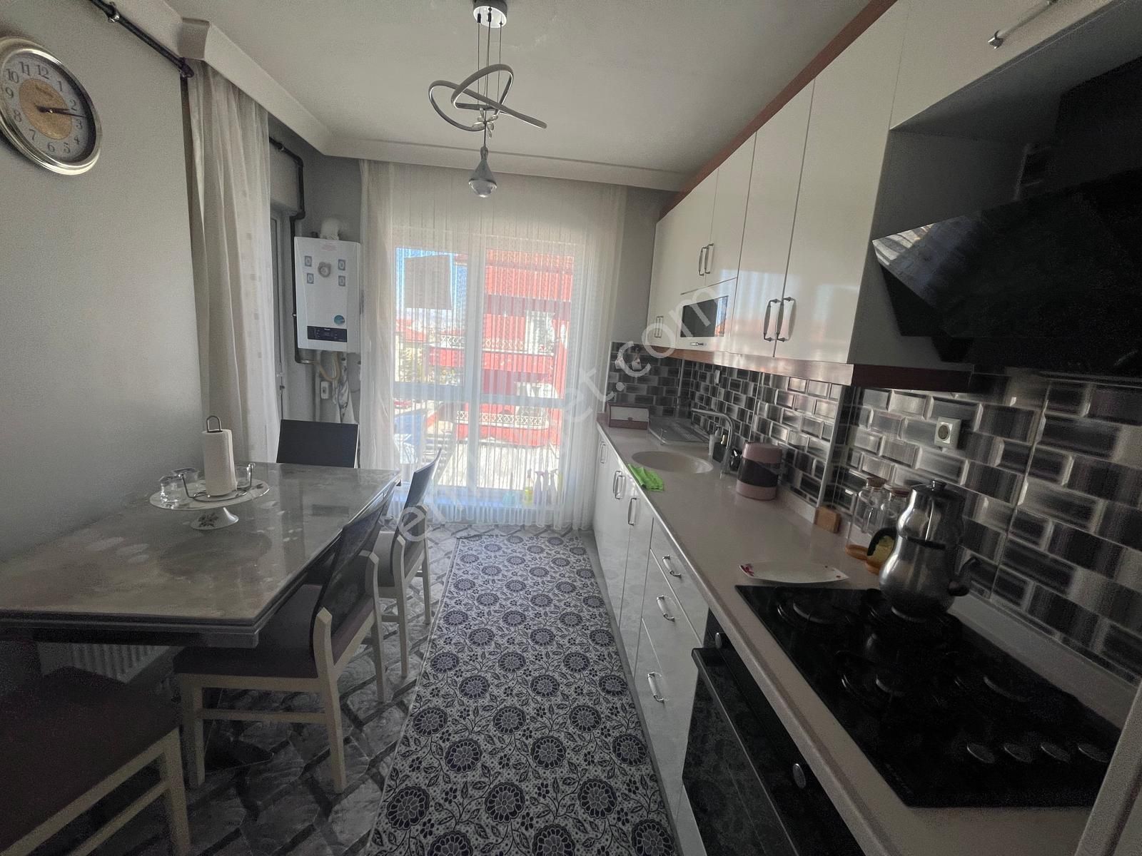 Malazgirt Mh'de 5+1 240m² Asansörlü Bağımsız Yapılı Ön Cephe Teras